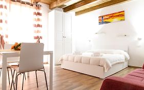 Two Hearts Accomodations